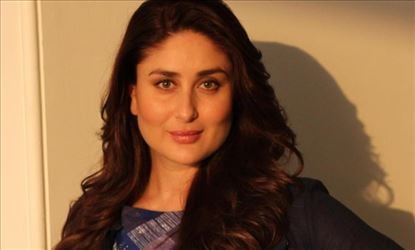 জন্মদিনে করিণাকে সইফের আদরের ছবি ভাইরাল